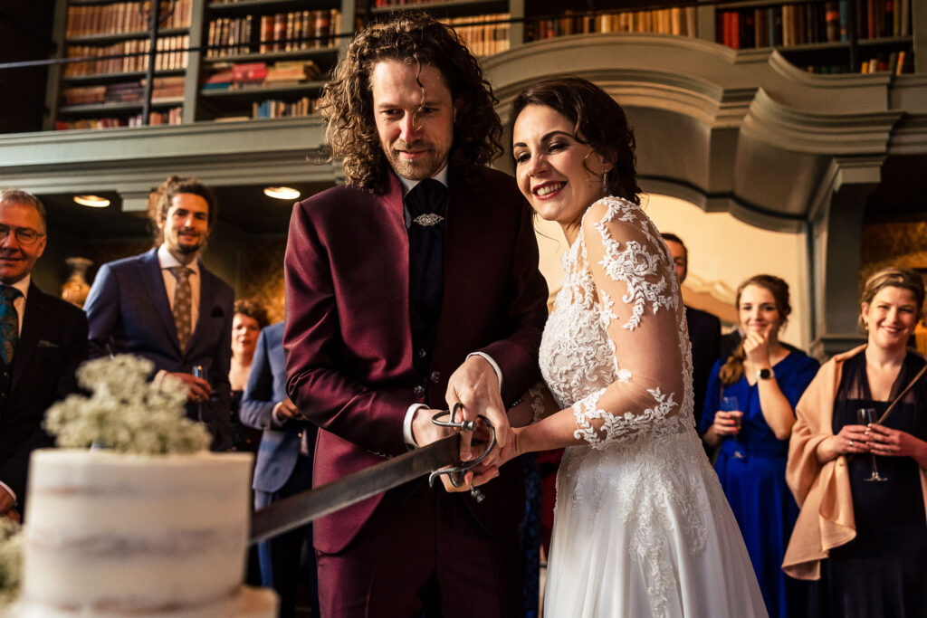 Bruidsfotograaf Wijenburg echteld, muziek, muziekanten, bruidspar, trouwfotograaf, kastel bruiloft, witte trouwjurk, bruidsjurk